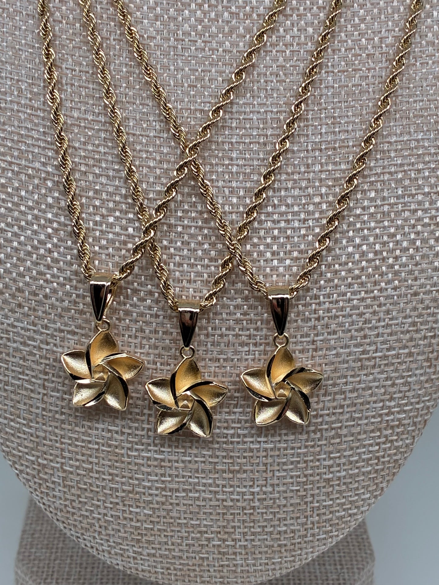 PLUMERIA NECKLACE