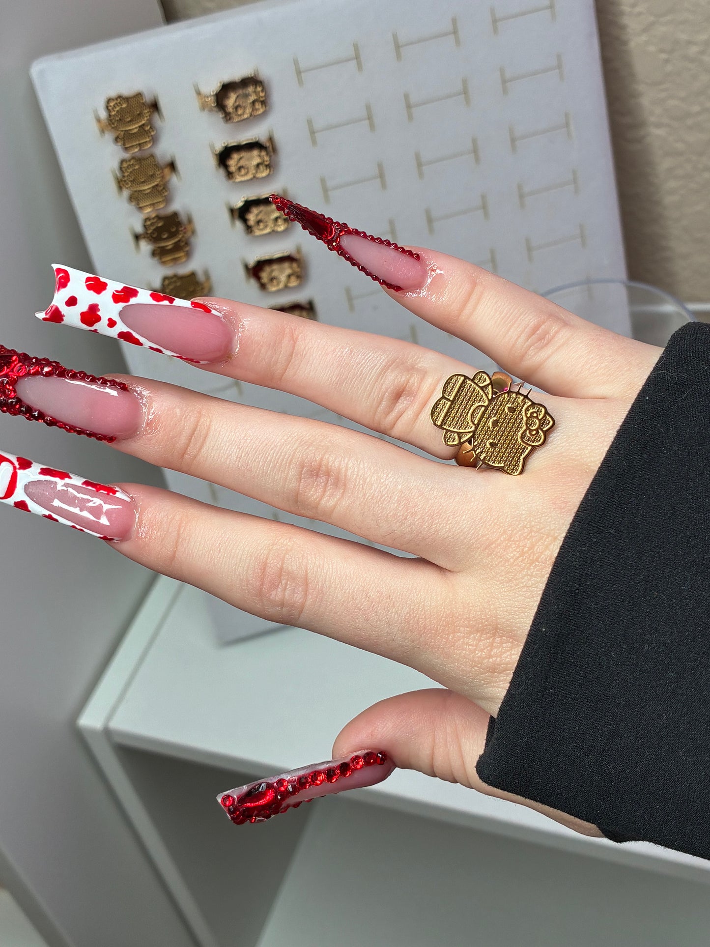 FULL BODY HELLO KITTY RING