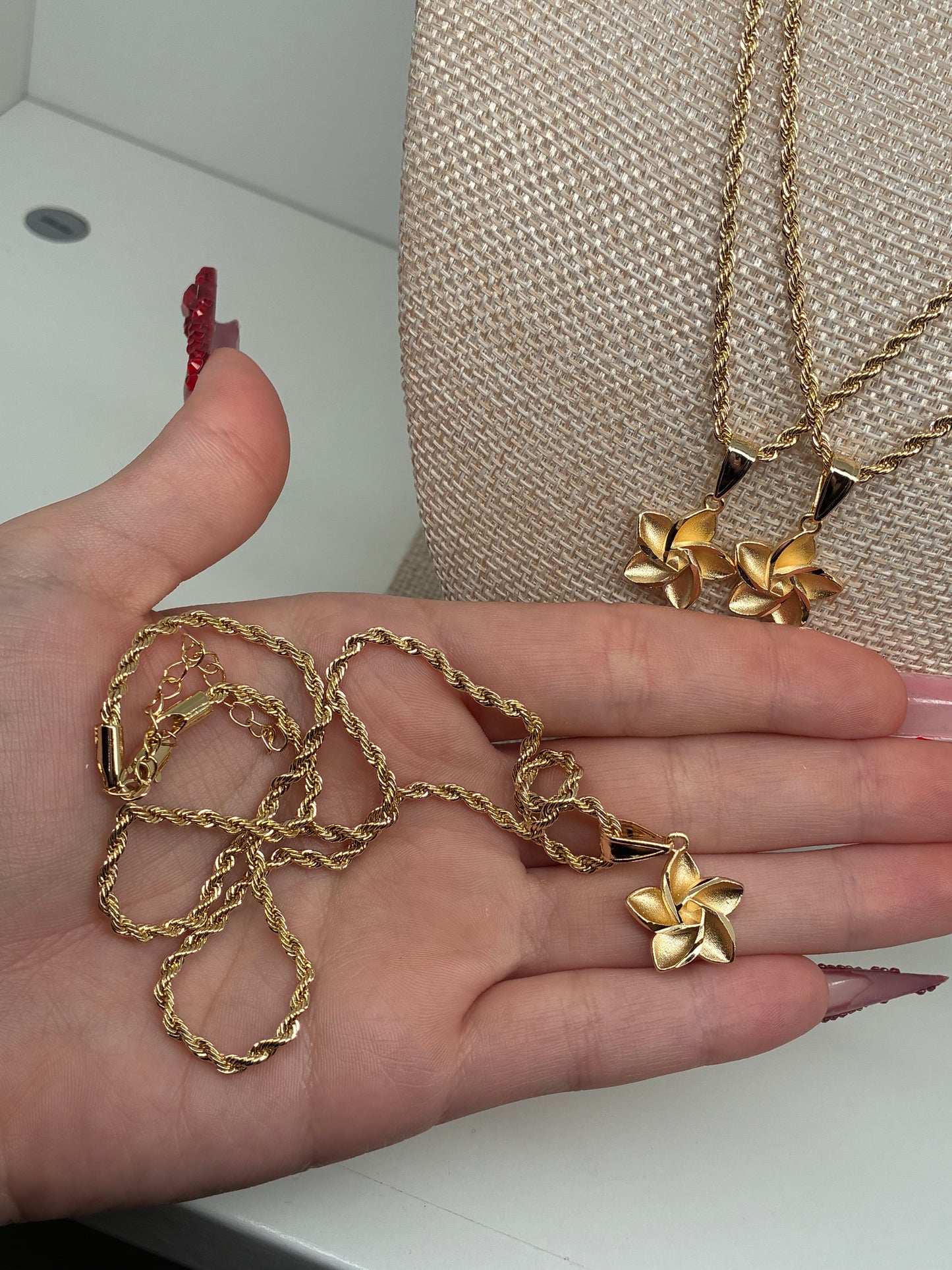 PLUMERIA NECKLACE