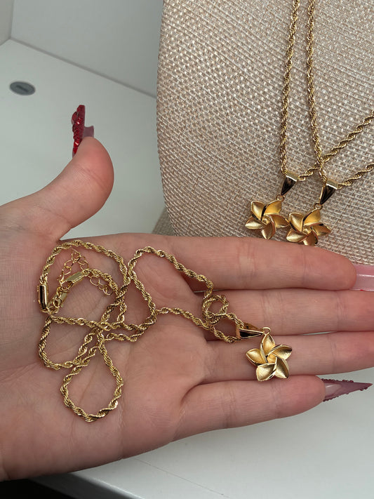 PLUMERIA NECKLACE