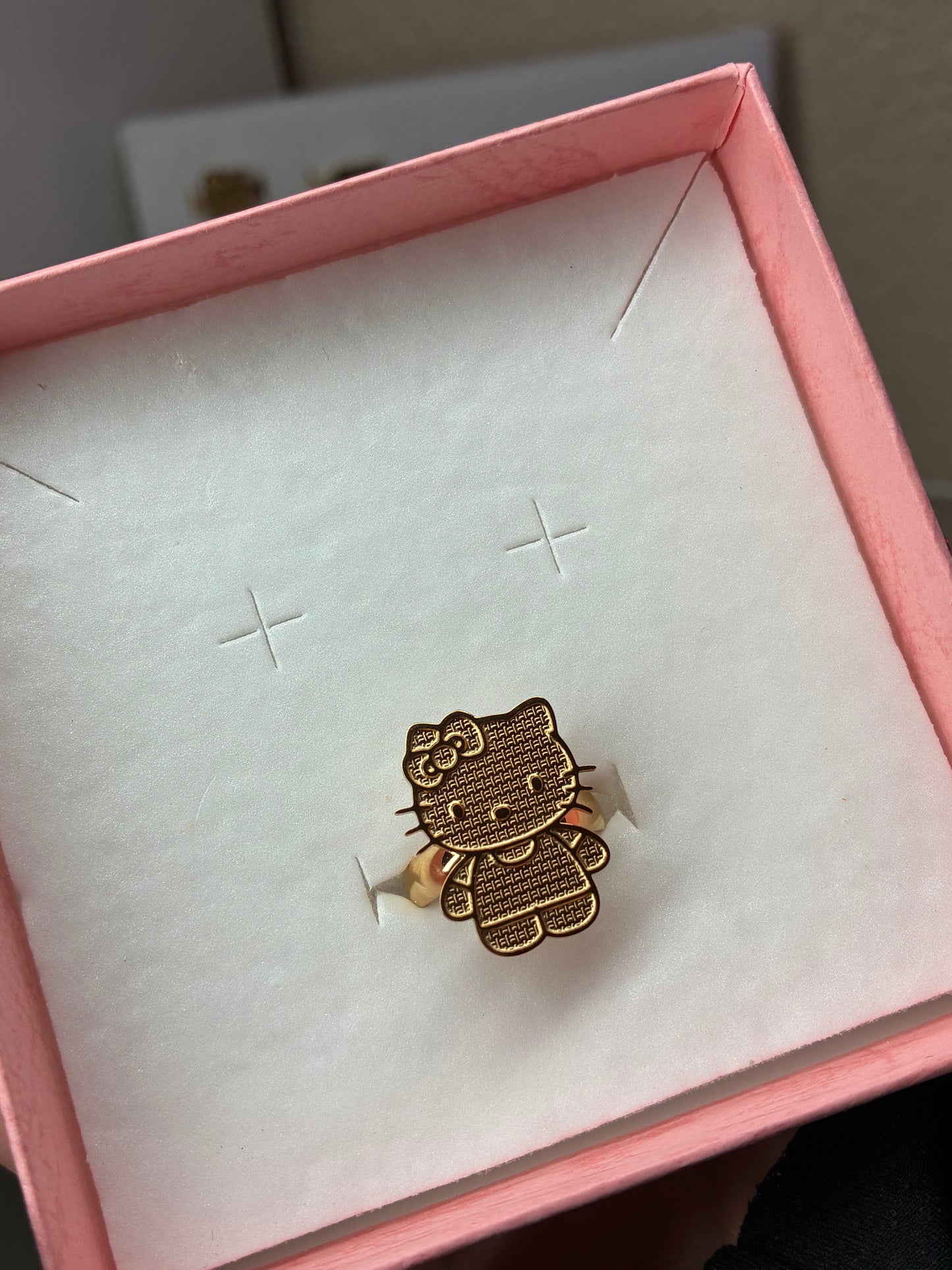 FULL BODY HELLO KITTY RING