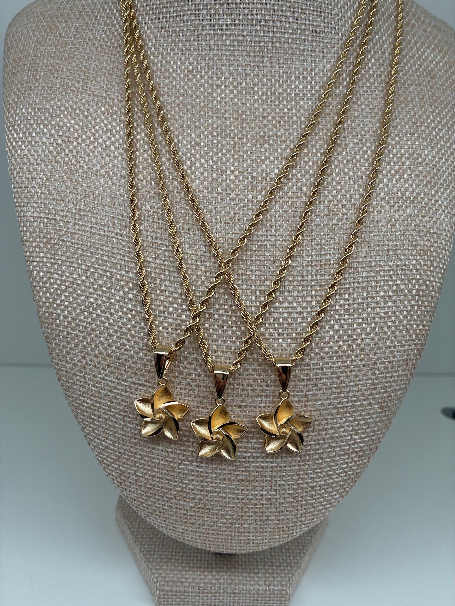 PLUMERIA NECKLACE