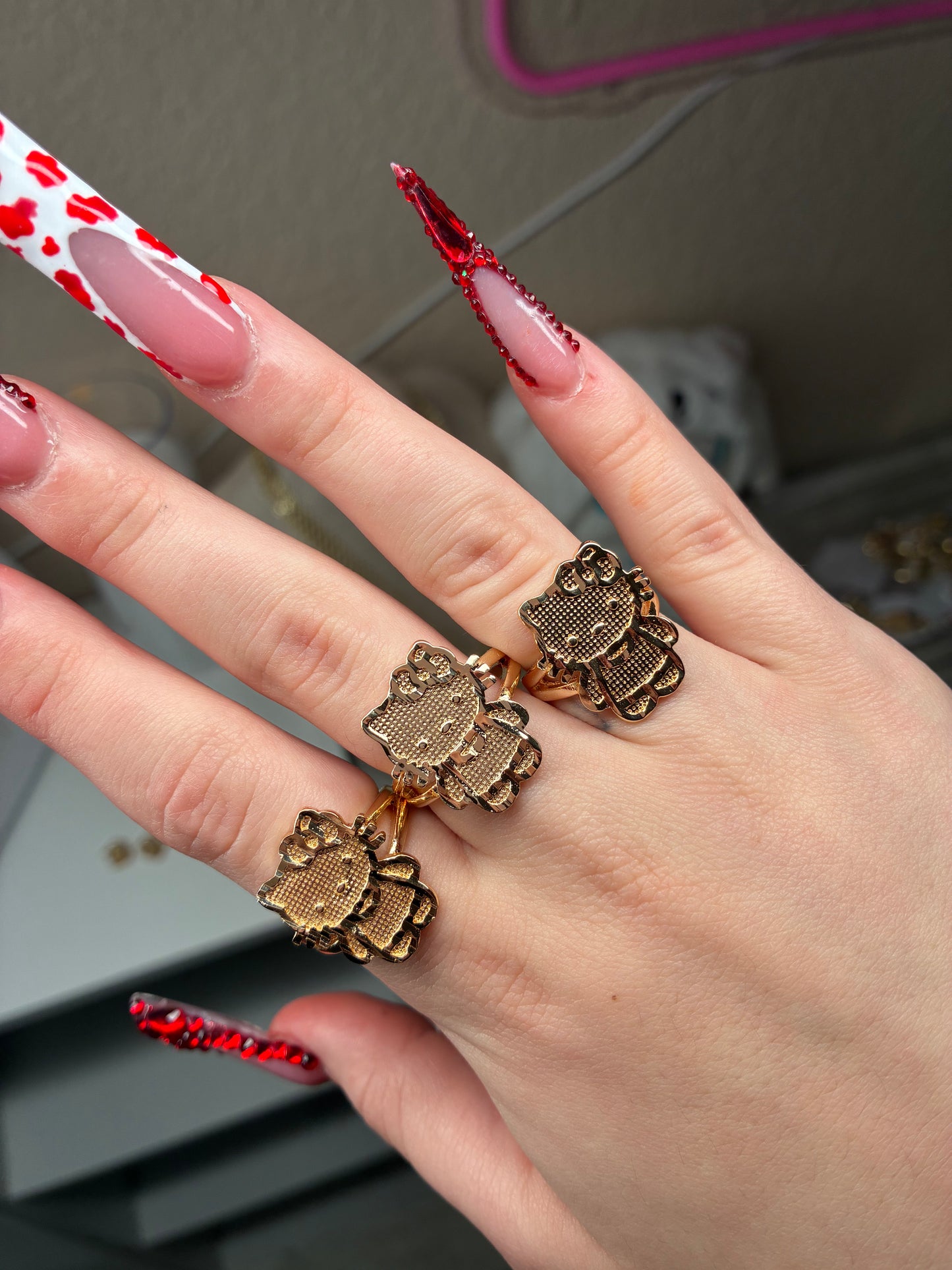 LARGE HELLO KITTY BODY RING